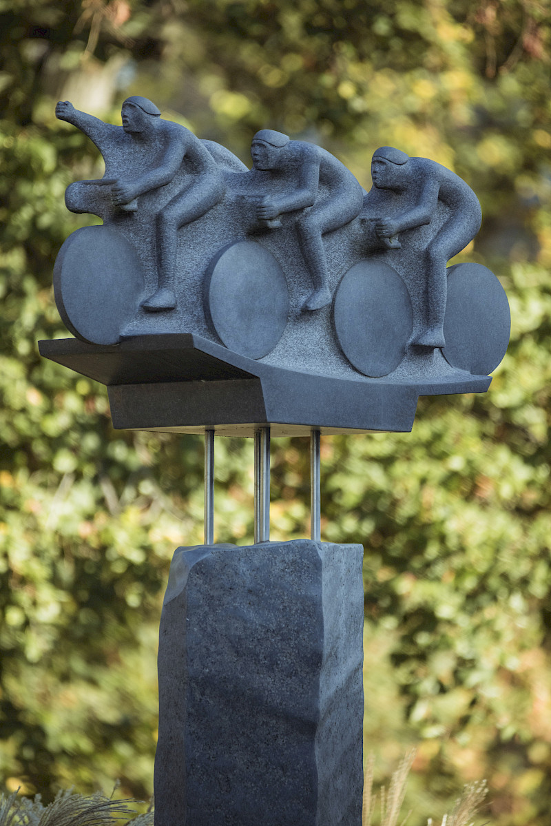 roi du peloton - denkmal für rudi altig