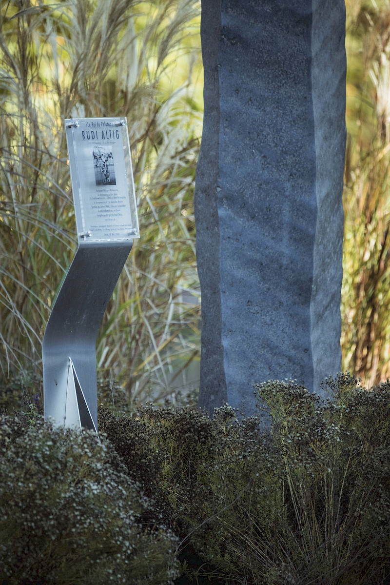 roi du peloton - denkmal für rudi altig